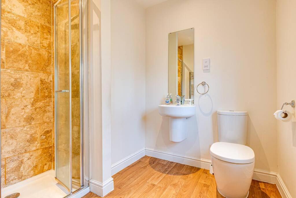 Cosy 2 Bedroom Home In Wigan Esterno foto