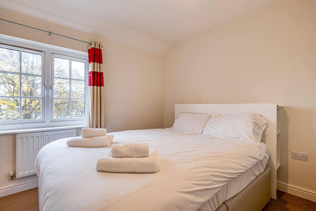 Cosy 2 Bedroom Home In Wigan Esterno foto